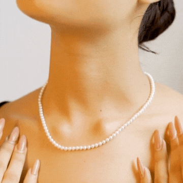 Signature Gloss Pearl Bead Necklace – Premium Finish